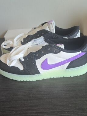 Nike Jordan "Glow In The Dark" Size 6 Youth-7.5 Women NEW